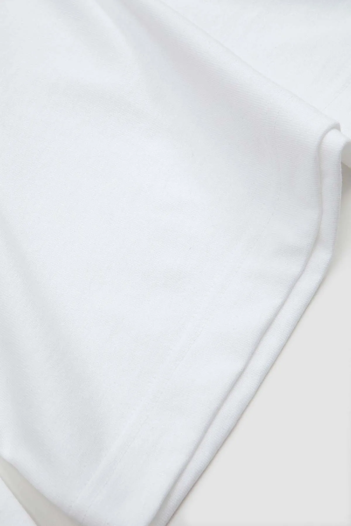 Air Spinning Mock Neck Pullover T Shirt - White