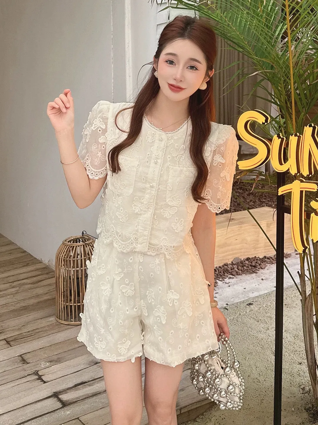 European station lace small fragrant shorts suit women's high-end butterfly embroidered short top wide-leg pants two-piece set