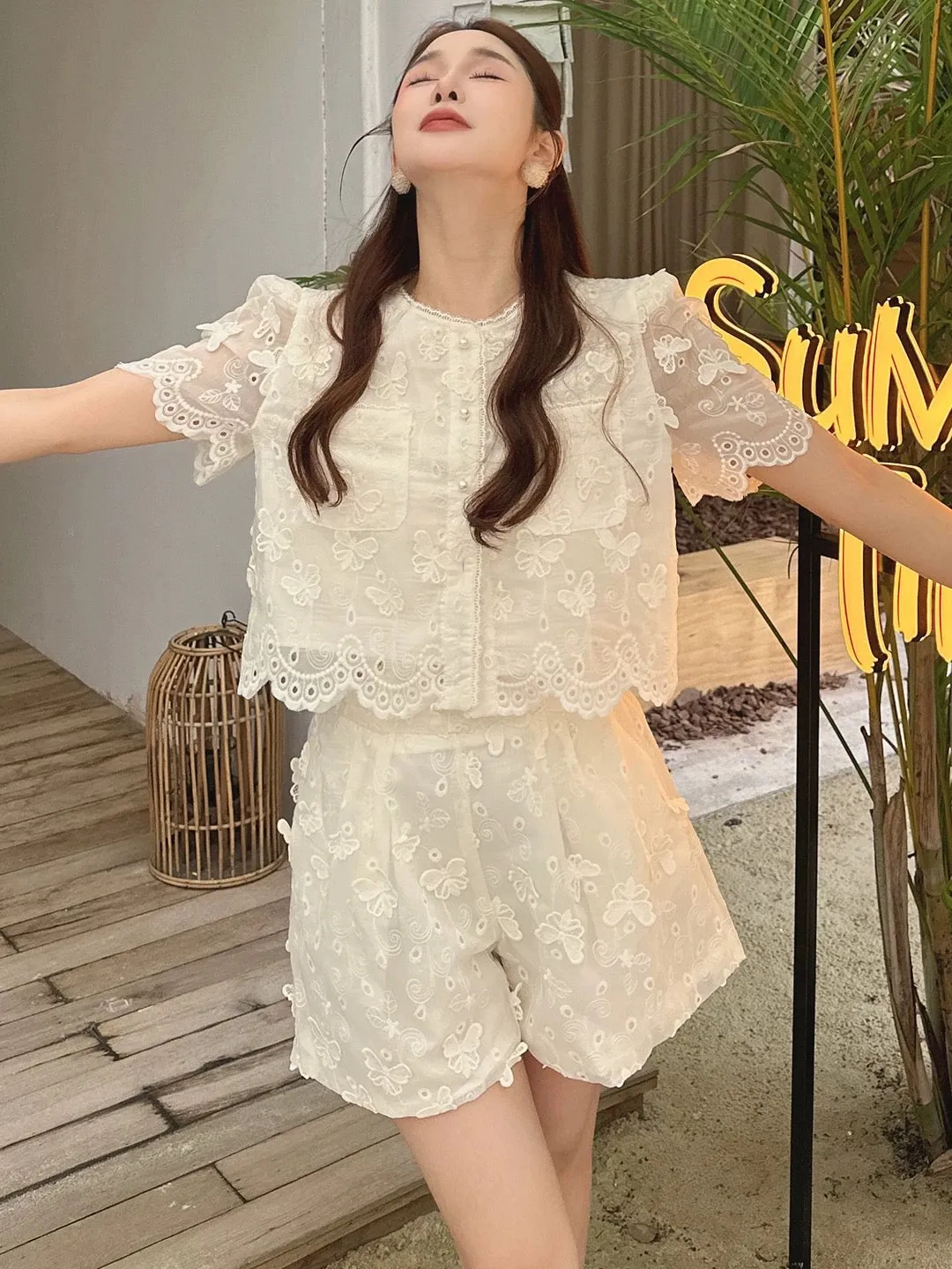 European station lace small fragrant shorts suit women's high-end butterfly embroidered short top wide-leg pants two-piece set