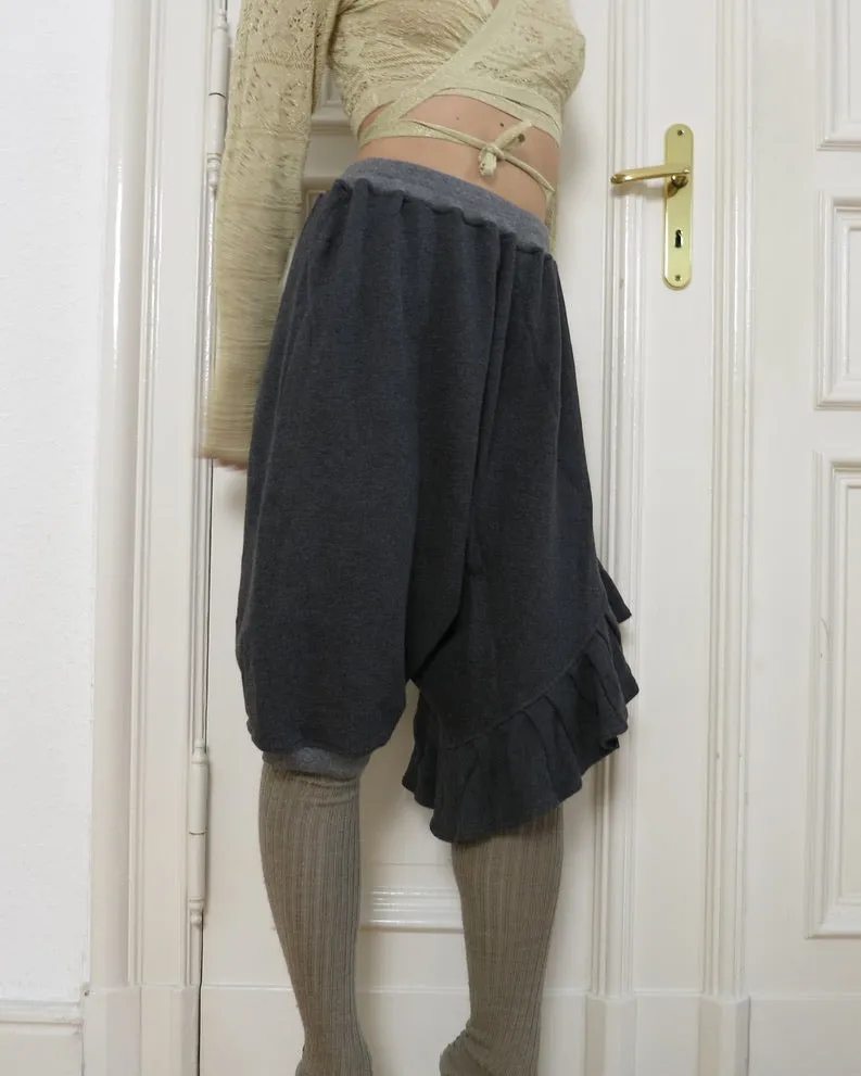       Gomme asymmetrical shorts    