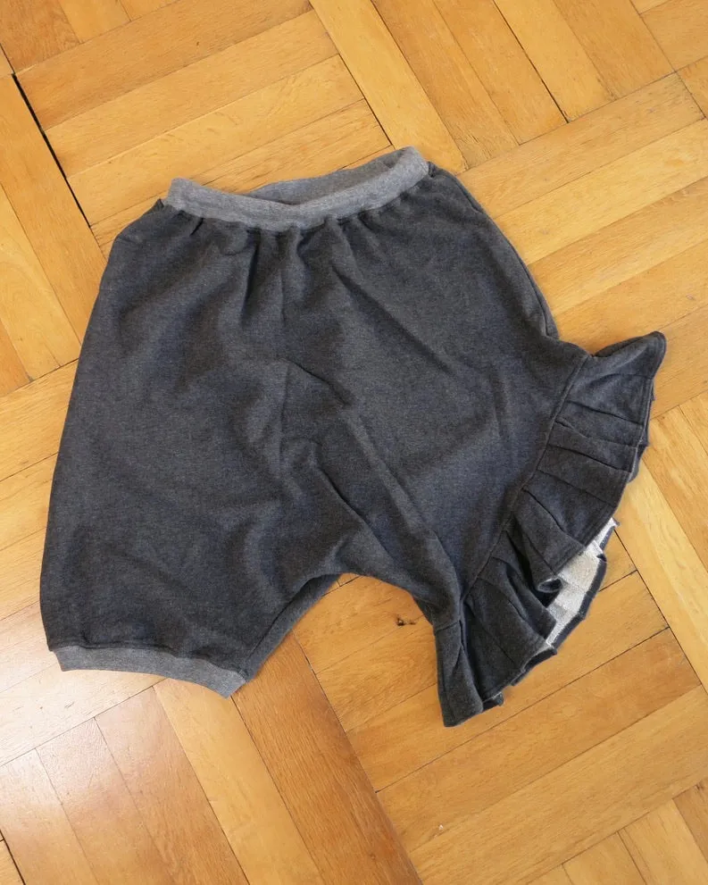       Gomme asymmetrical shorts    