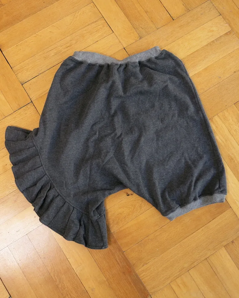       Gomme asymmetrical shorts    