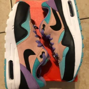 Nike air max’s 1 have a Nike day GS